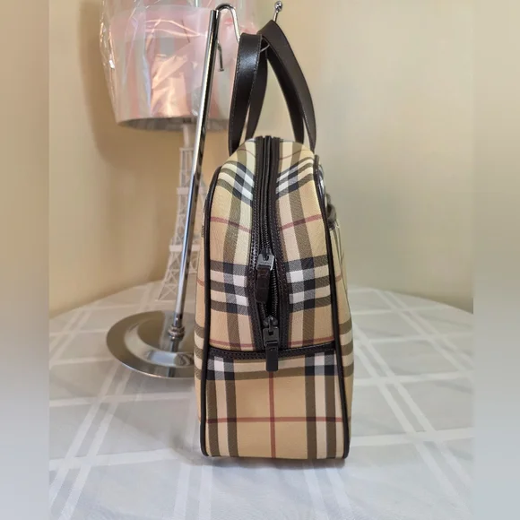 Burberry Vintage Overnight Bag. EUC - Picture 6 of 14